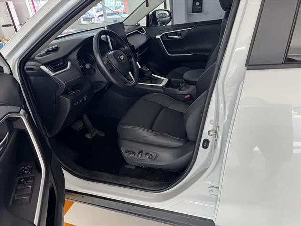 威兰达 2022款 2.0L CVT四驱豪华版