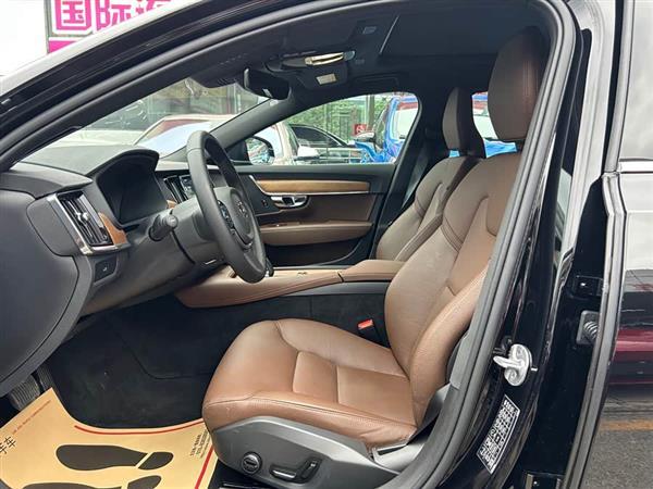 沃尔沃S90 2024款 B5 智逸豪华版