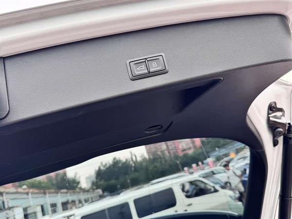奥迪Q2L 2022款 35 TFSI 豪华动感型
