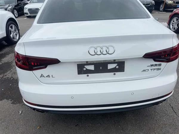 奥迪A4L 2018款 30周年年型 40 TFSI 时尚型