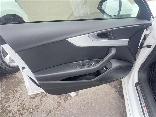 奥迪A4L 2018款 30周年年型 40 TFSI 时尚型