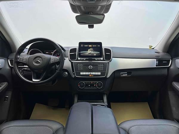 奔驰GLE轿跑 2017款 GLE 320 4MATIC 轿跑SUV