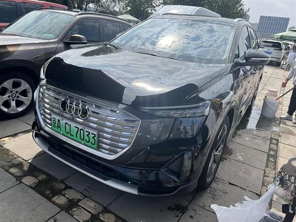奥迪Q5 e-tron 2023款 40 e-tron 星耀型 锦衣套装