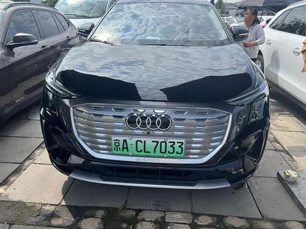 奥迪Q5 e-tron 2023款 40 e-tron 星耀型 锦衣套装