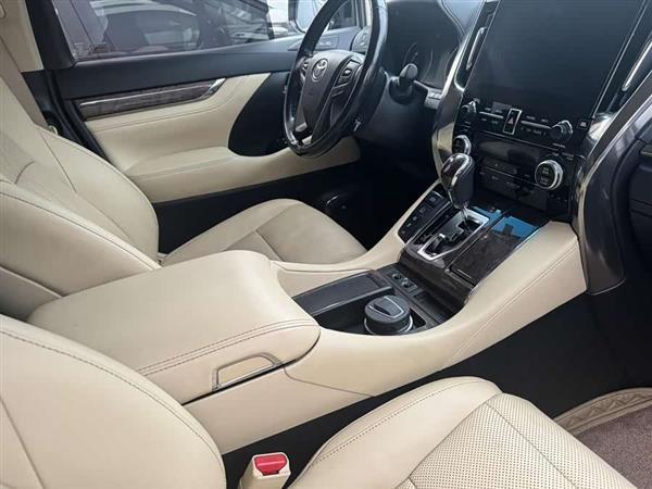 威尔法 2021款 皇冠 双擎 2.5L HV尊贵版