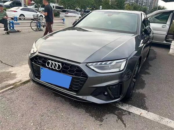 奥迪A4L 2022款 45 TFSI quattro 臻选动感型