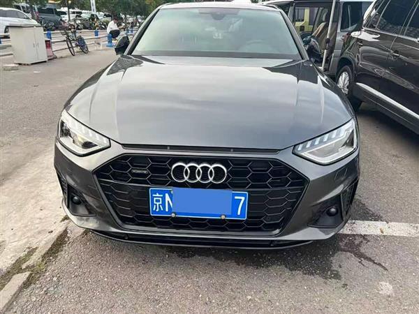 奥迪A4L 2022款 45 TFSI quattro 臻选动感型