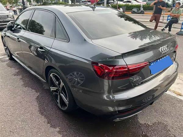 奥迪A4L 2022款 45 TFSI quattro 臻选动感型