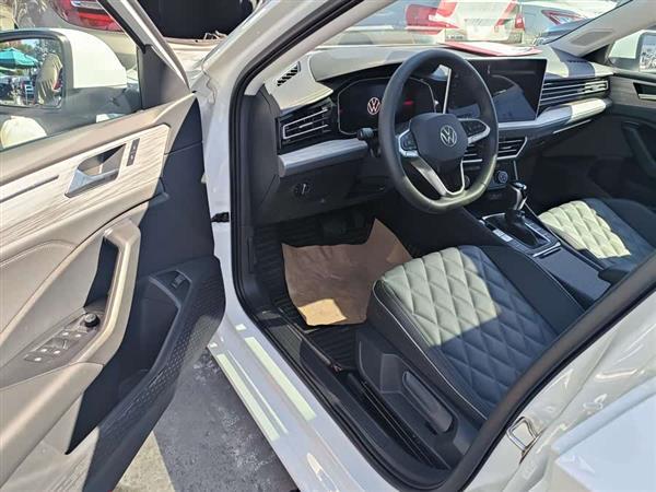 速腾 2025款 改款 300TSI DSG超越版