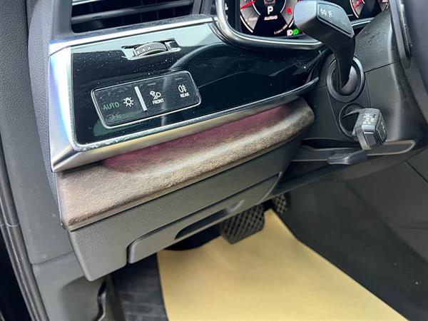 奥迪Q7 2021款 55 TFSI quattro S line运动型