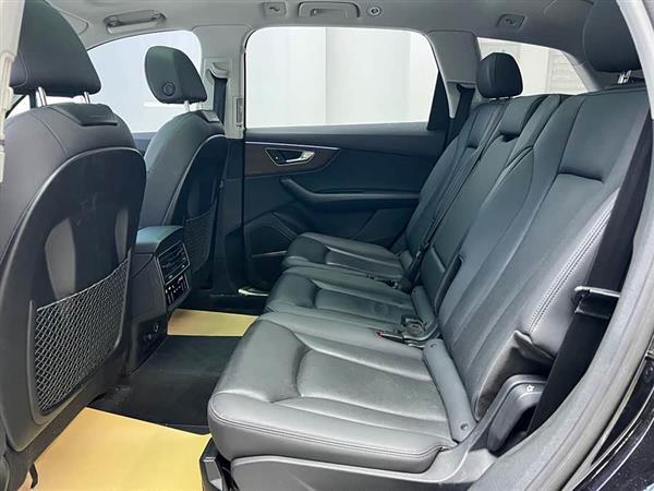 奥迪Q7 2021款 55 TFSI quattro S line运动型