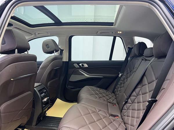 宝马X5 2022款 xDrive 30Li 尊享型M运动套装