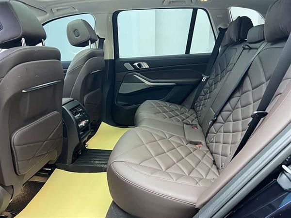 宝马X5 2022款 xDrive 30Li 尊享型M运动套装