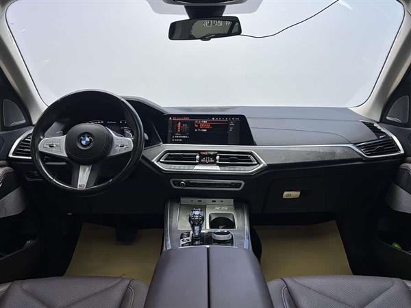 宝马X5 2022款 xDrive 30Li 尊享型M运动套装
