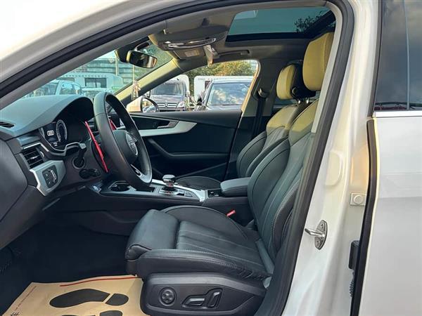 奥迪A4L 2020款 40 TFSI 时尚动感型