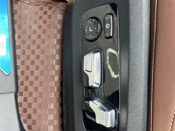 宝马X7 2023款 xDrive40i 领先型豪华套装