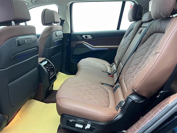 宝马X7 2023款 xDrive40i 领先型豪华套装