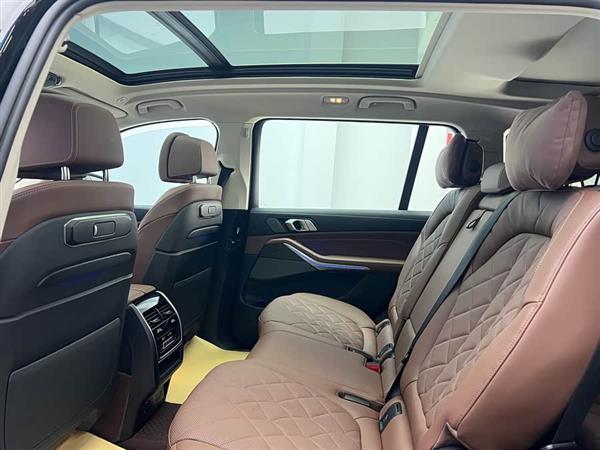 宝马X7 2023款 xDrive40i 领先型豪华套装