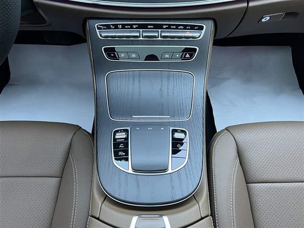 奔驰E级 2023款 改款 E 300 L 运动时尚型