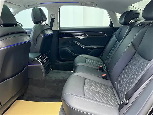 奥迪A8 2023款 A8L 50 TFSI quattro 臻选型