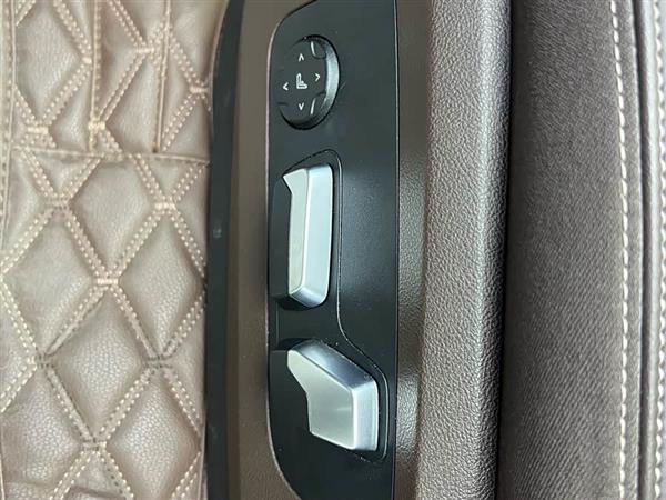 宝马X5 2023款 xDrive 30Li 尊享型M运动曜夜套装
