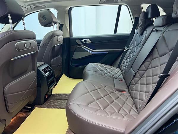 宝马X5 2023款 xDrive 30Li 尊享型M运动曜夜套装