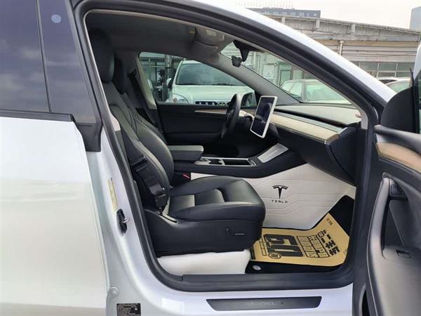 Model Y 2022款 改款 长续航全轮驱动版