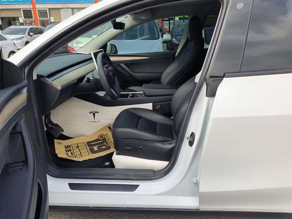 Model Y 2022款 改款 长续航全轮驱动版