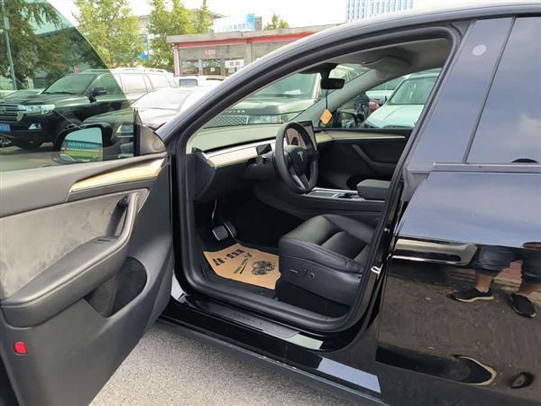 Model Y 2022款 改款 长续航全轮驱动版