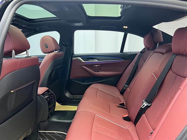 宝马5系 2022款 530Li xDrive M运动套装