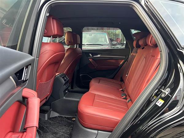 奥迪Q5L 2025款 45周年典藏版 45 TFSI 豪华动感型