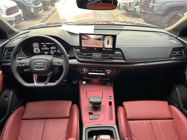 奥迪Q5L 2025款 45周年典藏版 45 TFSI 豪华动感型