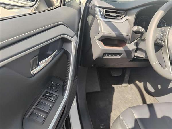 RAV4荣放 2020款 双擎 2.5L E-CVT四驱旗舰版