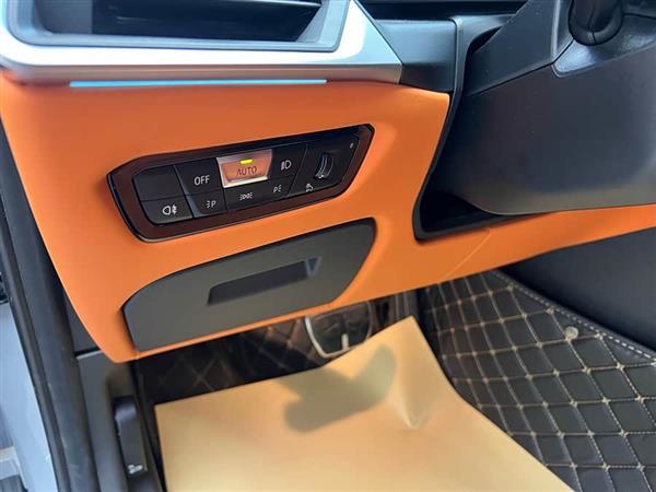 宝马M3 2023款 M3四门轿车 M xDrive 雷霆版