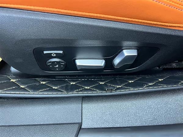宝马M3 2023款 M3四门轿车 M xDrive 雷霆版