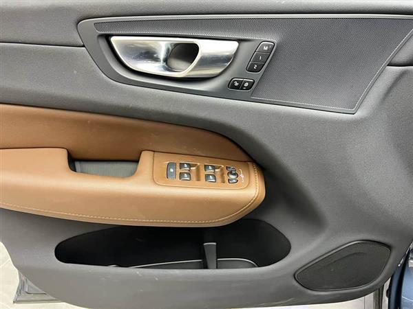 沃尔沃XC60 2024款 B5 四驱智远豪华版
