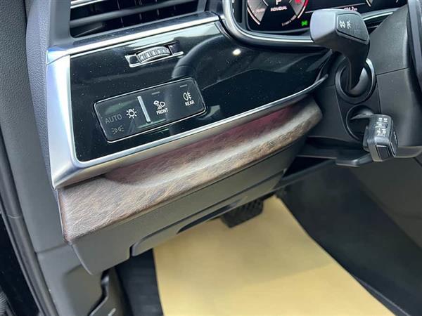 奥迪Q7 2024款 45 TFSI quattro S line运动型
