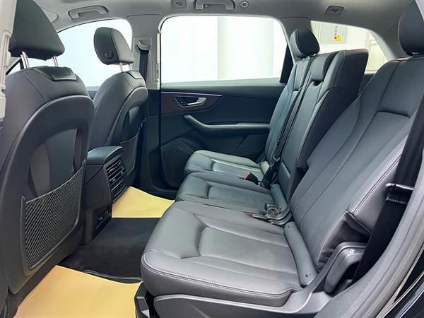 奥迪Q7 2024款 45 TFSI quattro S line运动型