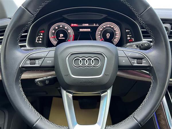奥迪Q7 2024款 45 TFSI quattro S line运动型
