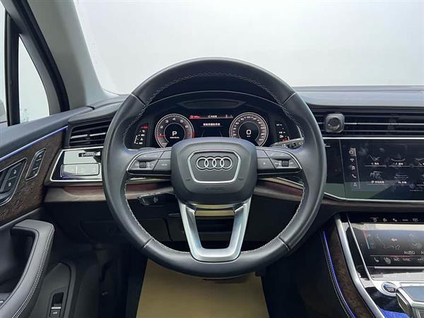 奥迪Q7 2024款 45 TFSI quattro S line运动型