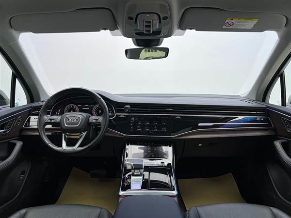 奥迪Q7 2024款 45 TFSI quattro S line运动型