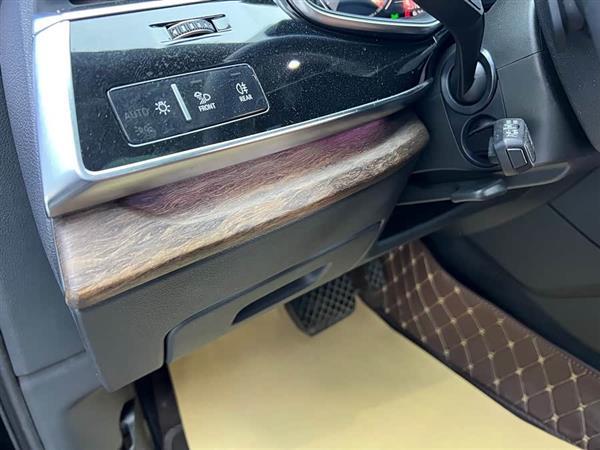 奥迪Q7 2023款 45 TFSI quattro S line运动型