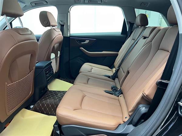 奥迪Q7 2023款 45 TFSI quattro S line运动型