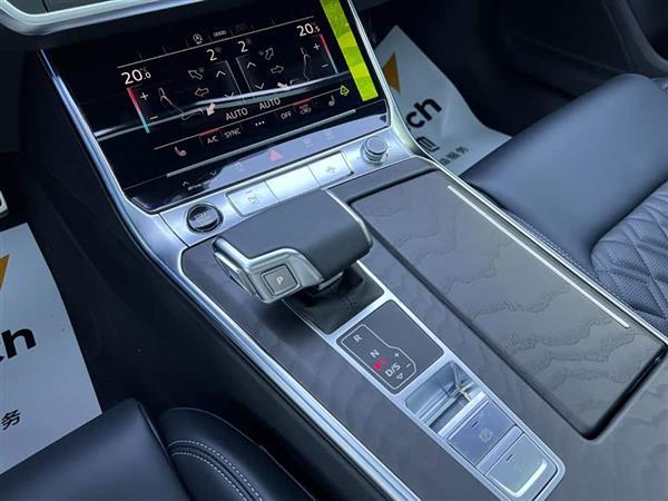 奥迪A6L 2025款 改款 45 TFSI quattro 臻选动感型