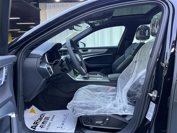 奥迪A6L 2025款 改款 45 TFSI 臻选动感型