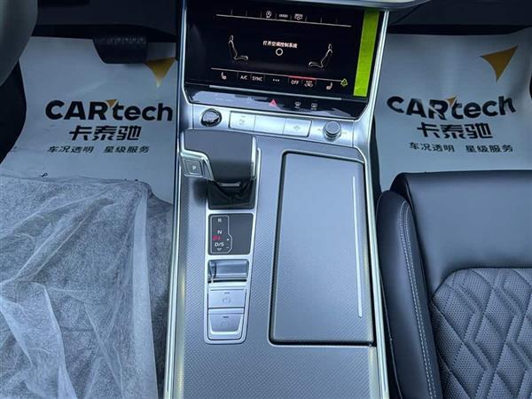 奥迪A6L 2025款 改款 45 TFSI 臻选动感型
