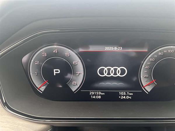 奥迪Q6 2024款 50 TFSI quattro 行云型 羽林套装 6座