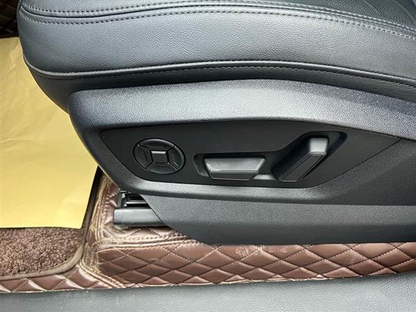 奥迪Q7 2023款 55 TFSI quattro S line运动型