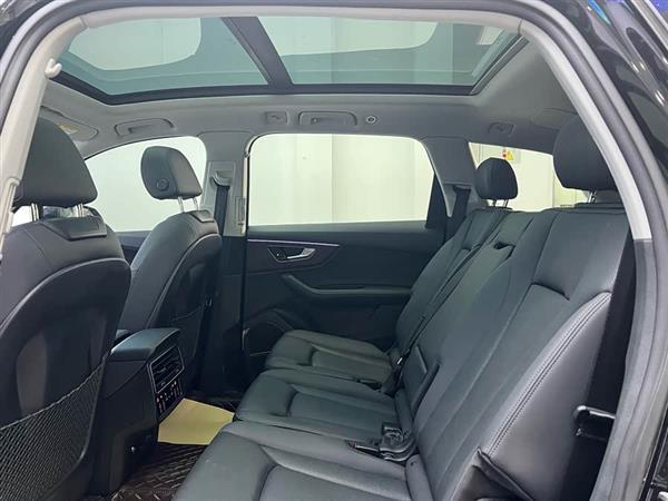 奥迪Q7 2023款 55 TFSI quattro S line运动型