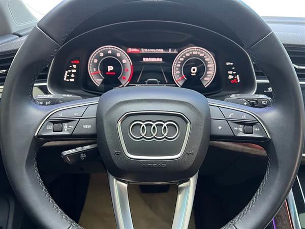 奥迪Q7 2023款 55 TFSI quattro S line运动型